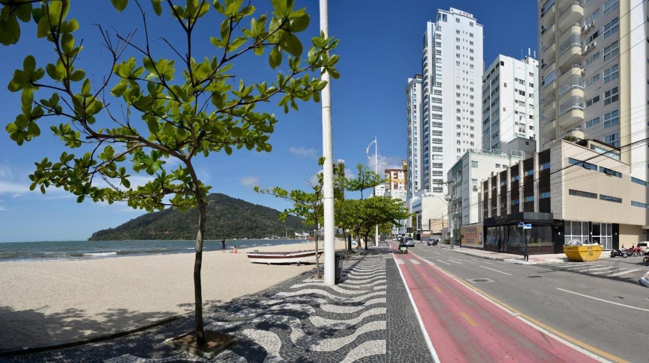 Frente Mar Pe Na Areia, Na Av Atlantica Lejlighed Balneário Camboriú Eksteriør billede
